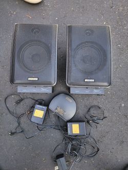 Advent AW820 Speakers