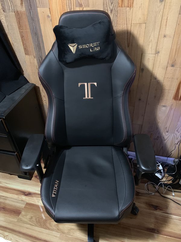  secret  lab  gaming  chair  1month old for Sale in SeaTac 