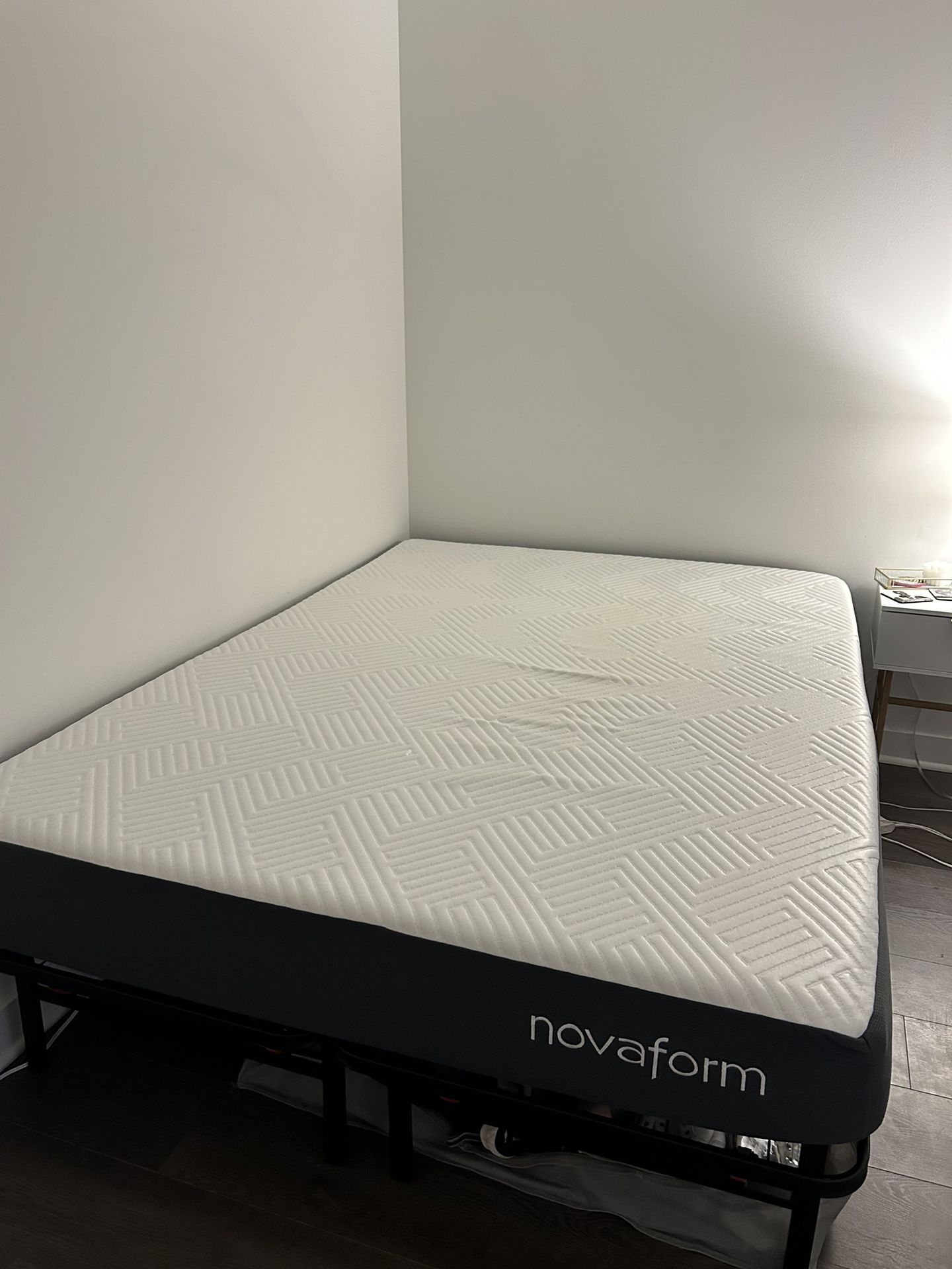 FULL SIZE MATTRESS & BED FRAM