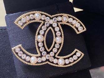 100% Authentic Chanel Brooch for Sale in New York, NY - OfferUp
