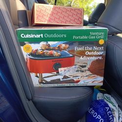 (Brand New )Cuisinart OutDoors Venture Portable Gas Grill