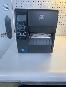 Zebra ZT230 label printer + 7 brand new ribbons + 400 labels