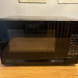Like New “Simply Perfect” Microwave 