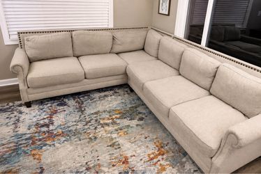 Bassett Furniture L-Shaped Sectional Sofa – Nailhead Trim