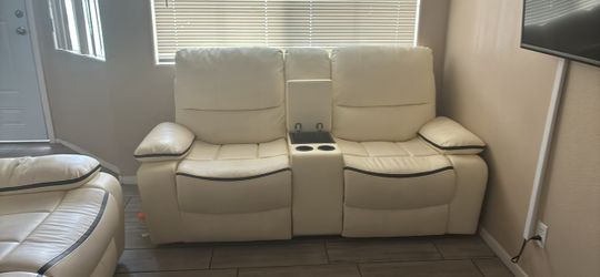 3pc theater type vibe with70 inch Vizio smart tv overhead projector