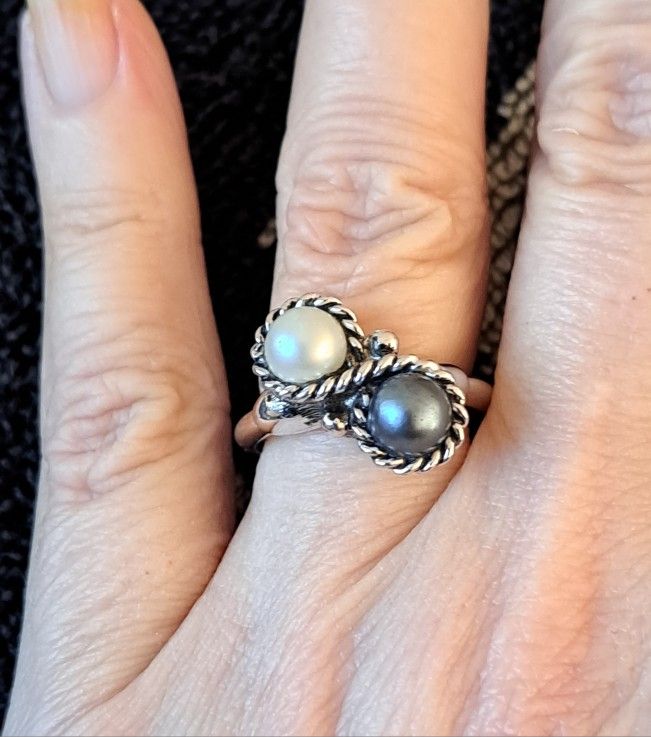 Vintage Avon Pearl Eclipse Ring