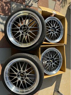 Tesla wheels and tires