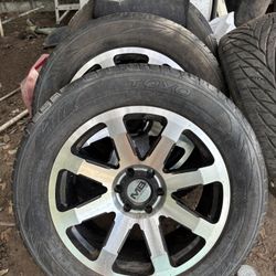 Mb Wheels Size 20 Brand New Wheels Only One Rim Is Scratched The Other 3 Are In Good Condition 