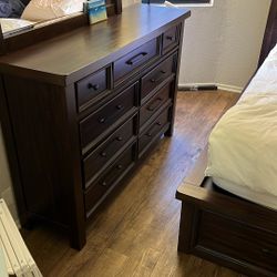 Nice Wood Bedroom Set - Make Me An Offer!