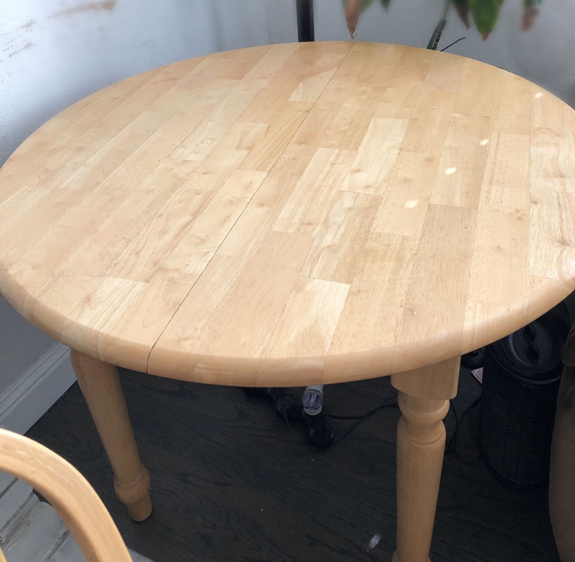 7 Pc Solid Oak Kitchen Tables w/chairs