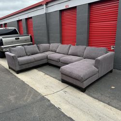 FREE Delivery Locally 🛻 Grey 3 Piece Sectional Couch