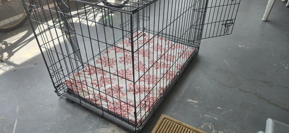 Med Dog Crate With 2 Seperate Door With 1 Inch Cushion