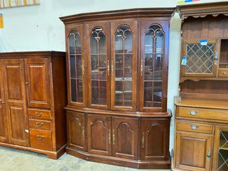 PENNSYLVANIA HOUSE Breakfront China Hutch with Glass Shelves