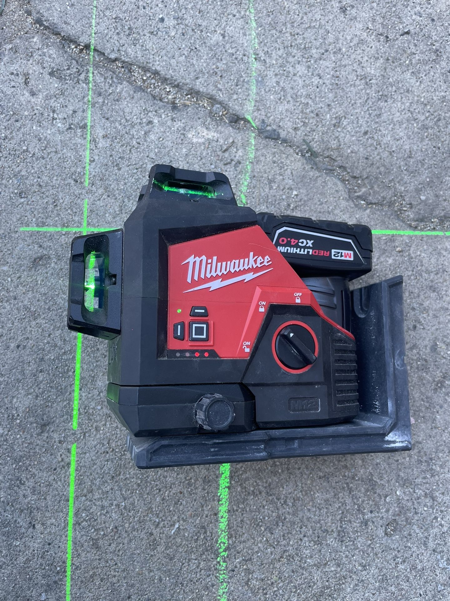 Milwaukee M12 12-Volt Lithium-Ion Cordless Green 250 ft. 3-Plane Laser Level Kit w/ One 4.0 Ah Battery $349