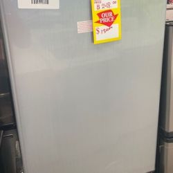 Magic Chef HMR330SEF mini Fridge YE1QQ