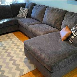 Beautiful Nice Chaise Sectional!