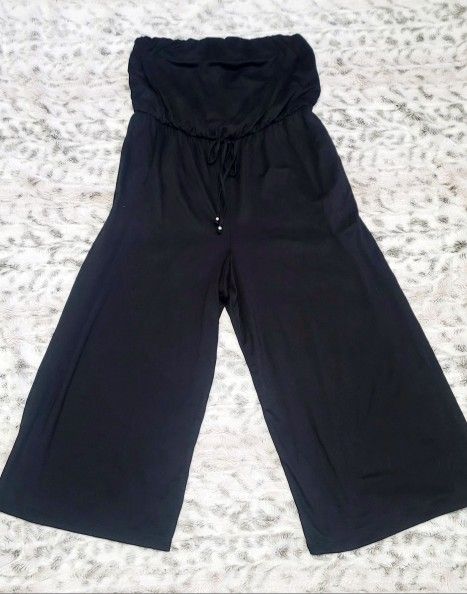 Woman's Black Strapless Jumpsuit With Pockets