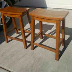 2 Bar Stools Excellent Condition Like New Sturdy 24"