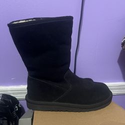 UGG BOOTS SIZE 4