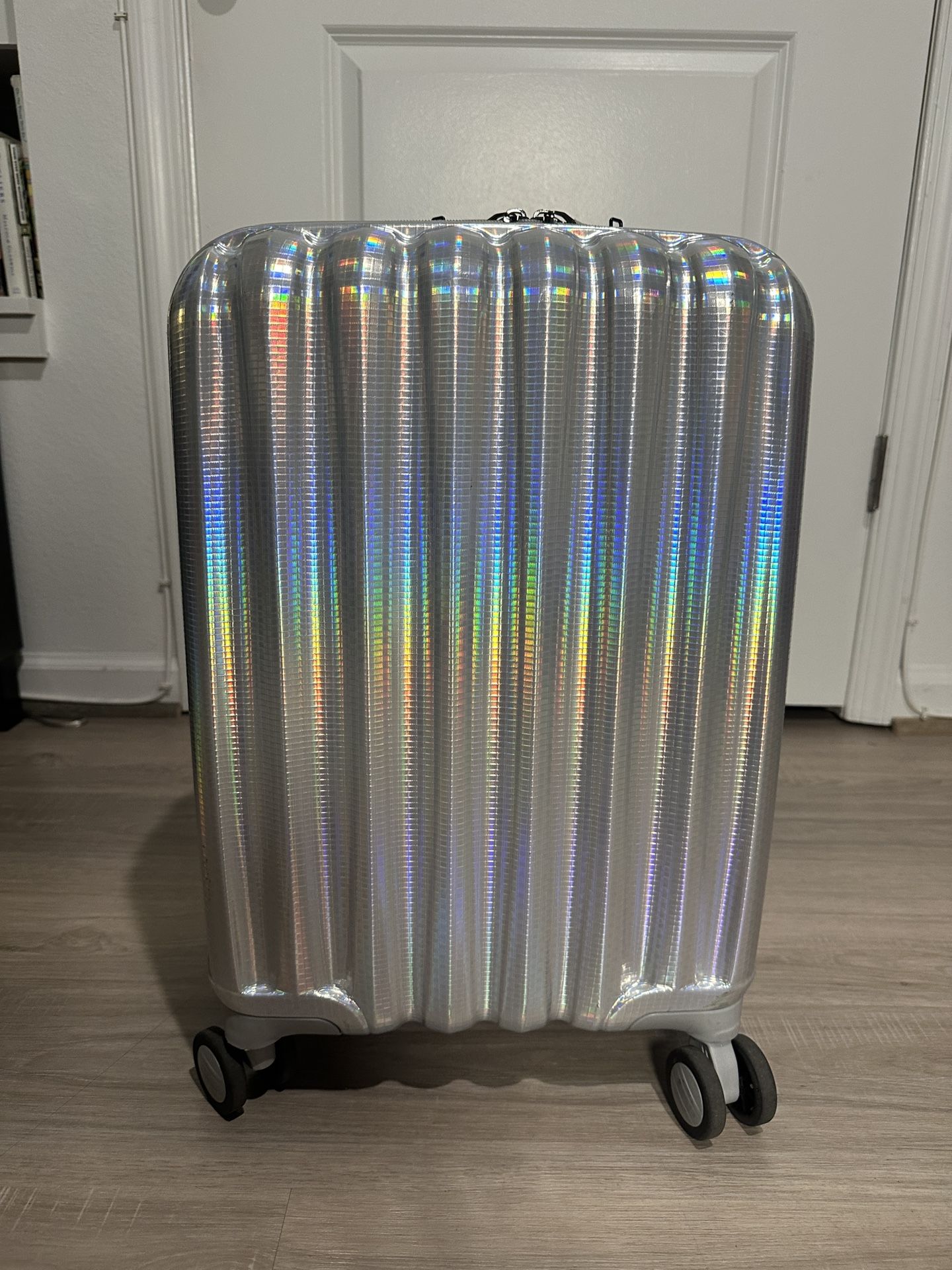 Heys Luggage Astro 21" Spinner Suitcase