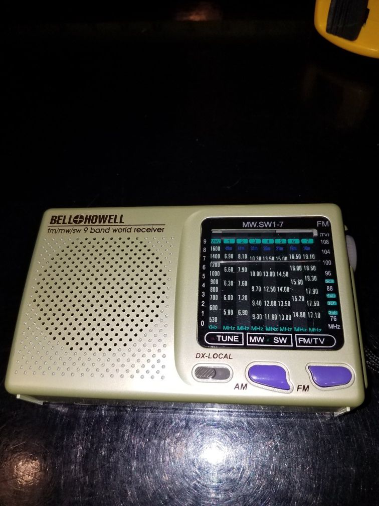 Bell and Howell fm/mw/sw 9 Band World receiver