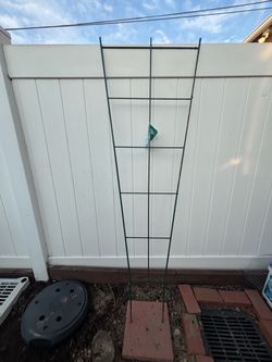 Trellis- coated metal 72”