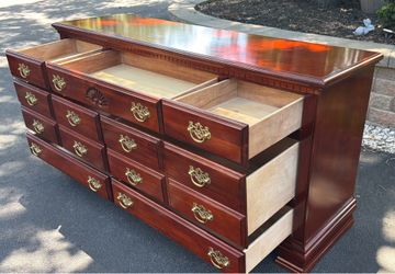(7) Drawer Large Dresser. Delivery Available 🚚.