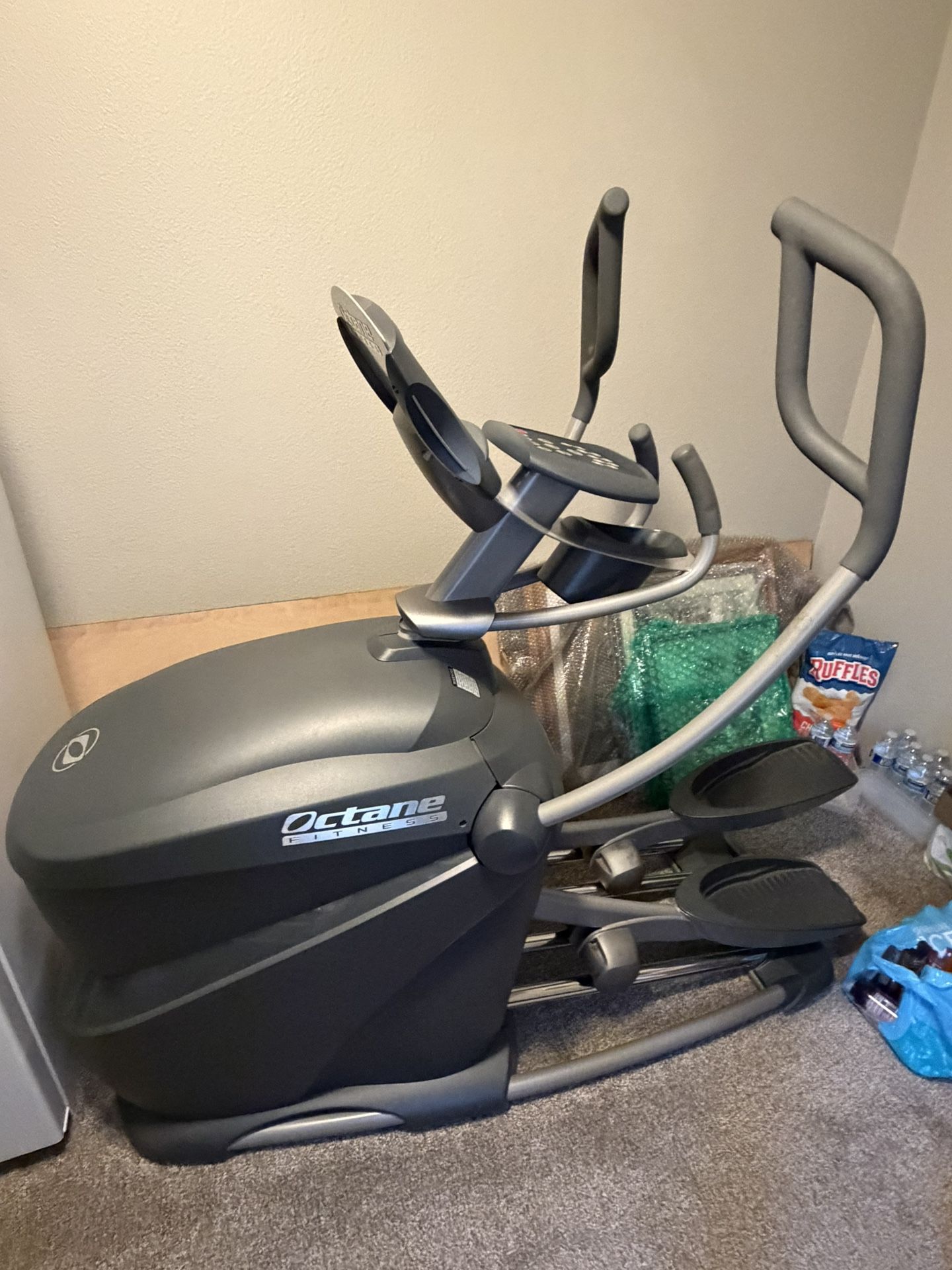 Octane Elliptical Q37 CE Deluxe
