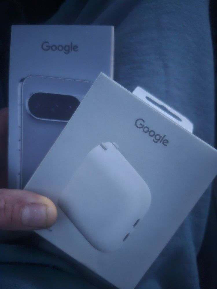 Brand New, Unopened Unlocked Pixel 10 Pro 128gb Moonstone + Brand New Google Flex 67 W Type C Fast Charger