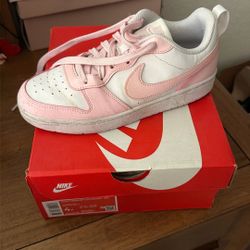 4y; 6 Women’s Nikes 