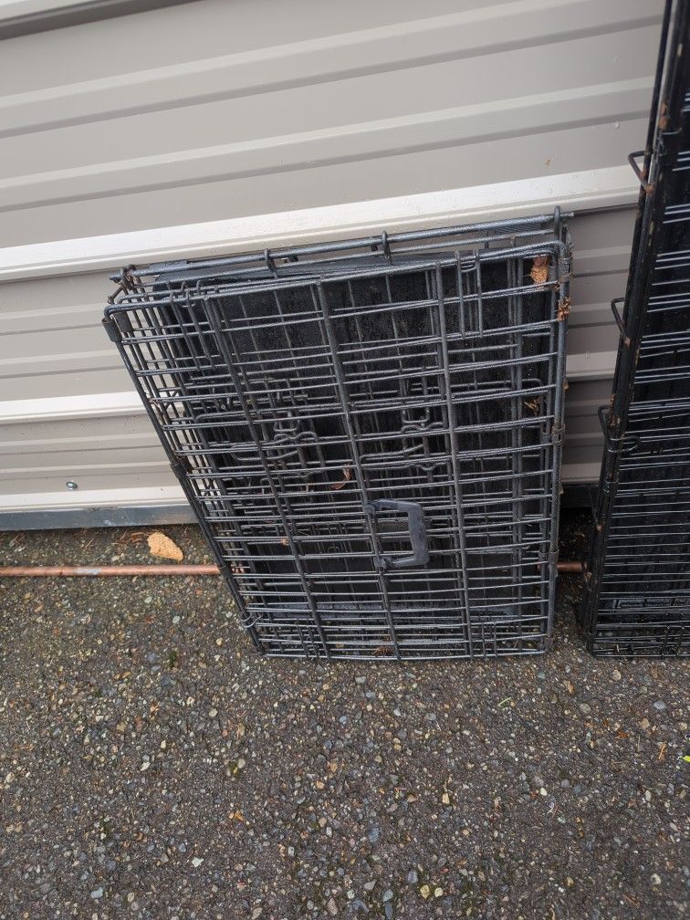 Small Dog Crate 25 Inches By 17 Inches