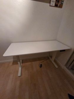 Adjustable desk to standing