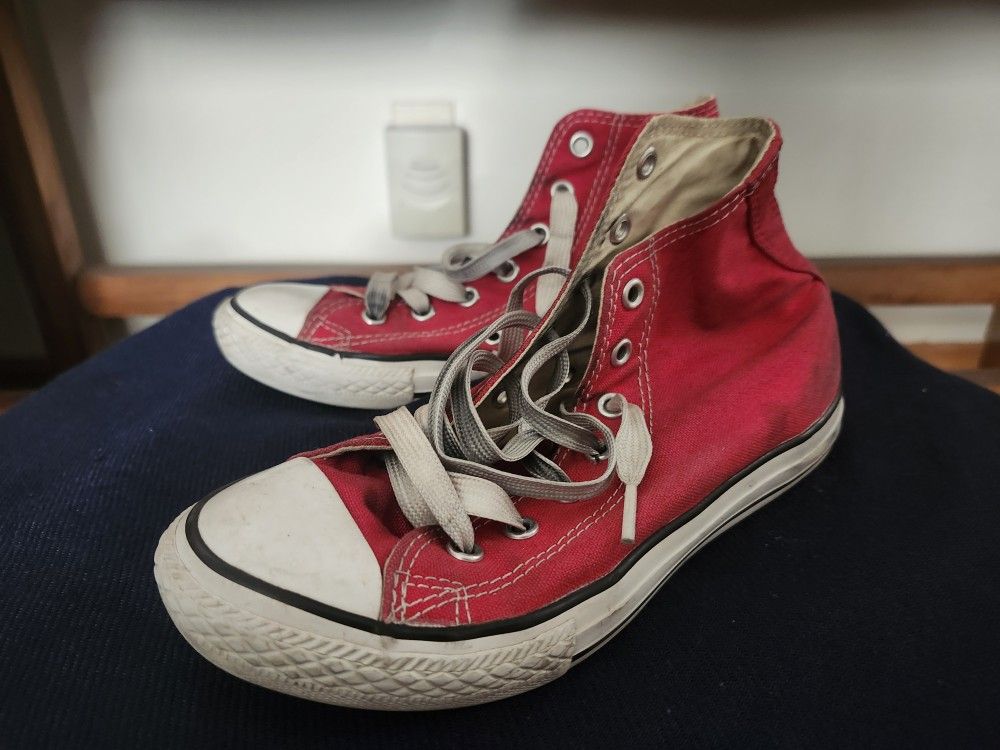 LIGHTLY WORN - Red High-Top Converse!! ❤️