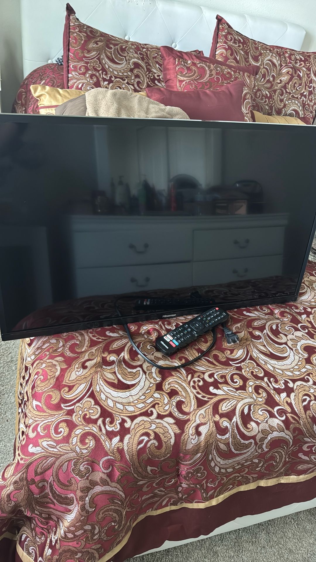 Hisense Tv Black “32” Inches