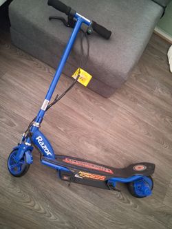 Razor scooters electric 3 time used 50dl