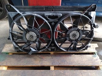 2007-2013 Chevy / GMC  Radiator Electric Cooling Fan Assembly OEM