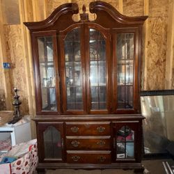 China Cabinet 100.00.   OBO