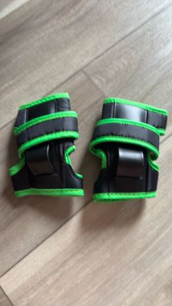 Wrist Guards- Black/green trim-Youth