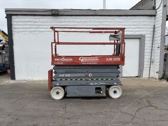 Skyjack SJIII 3226 - 26' Scissor Lift 