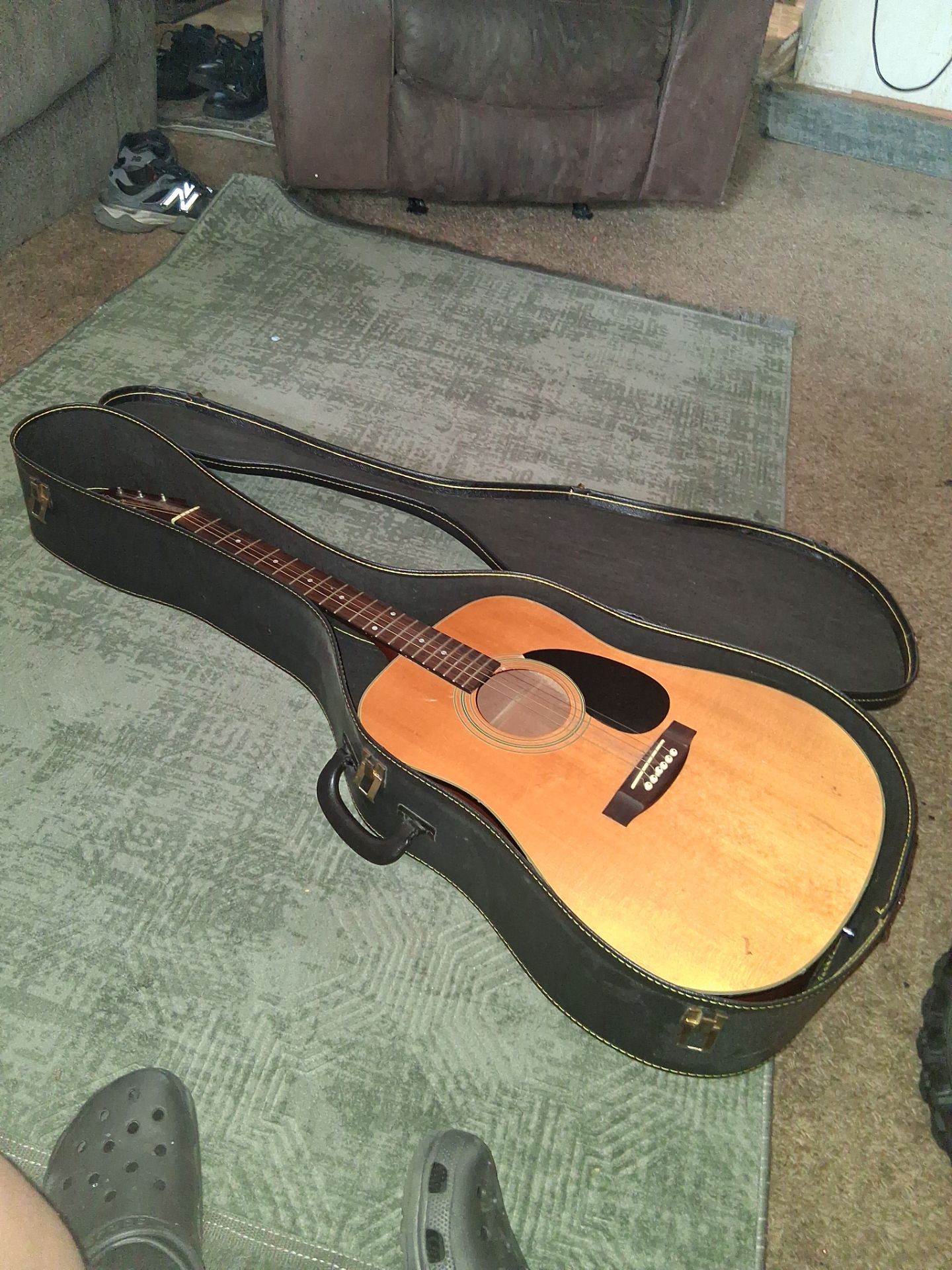 Guitar with missing strings for Sale in Tacoma, WA - OfferUp