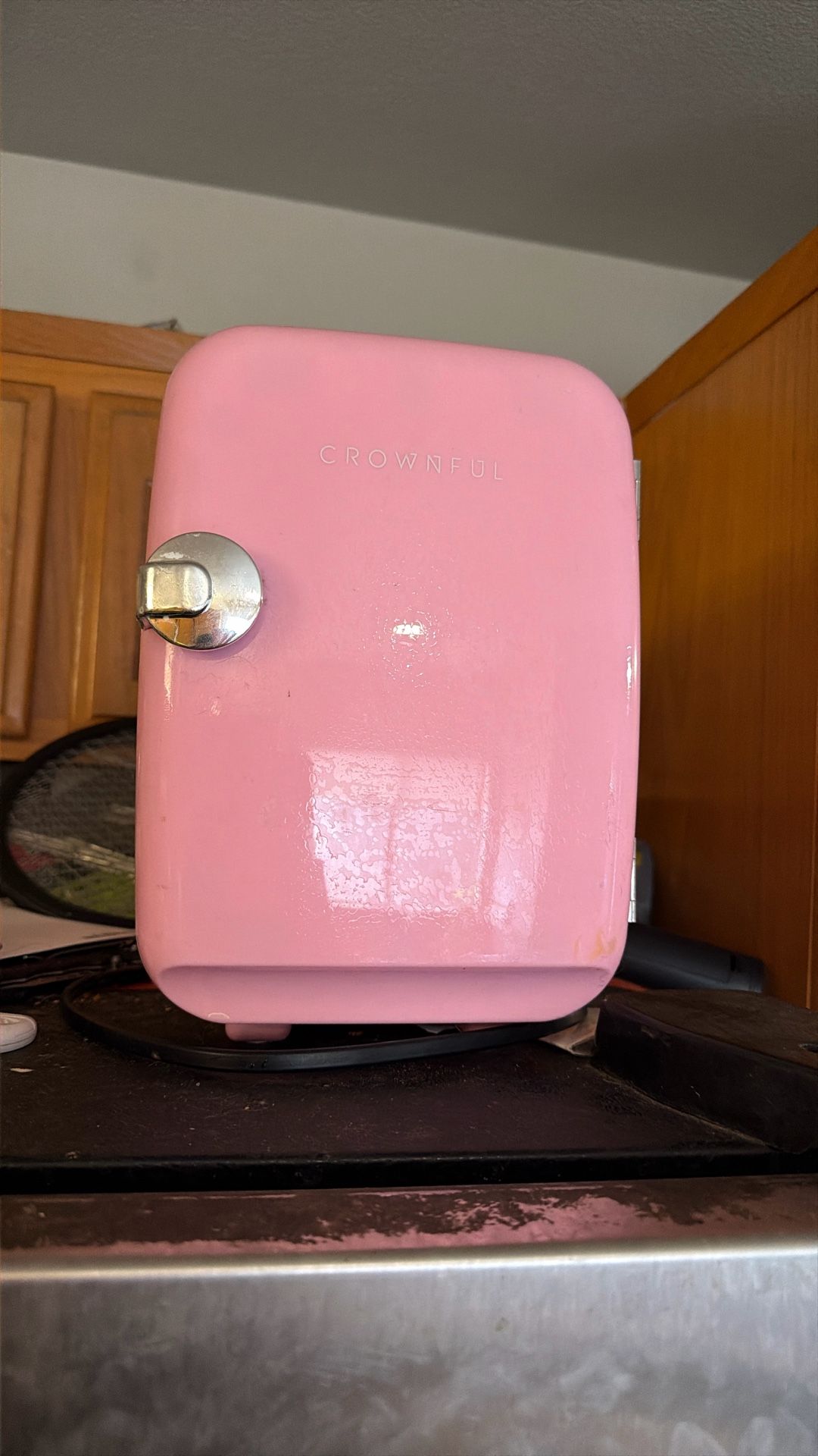 Pink mini fridge $10