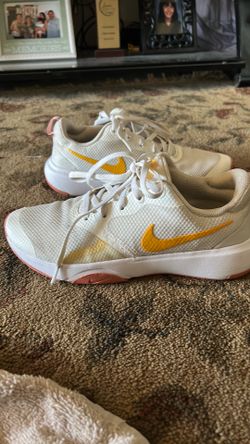 Women’s shoes, size 7