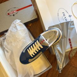 Sneakers Size 9.5/10 Men US Available $200 