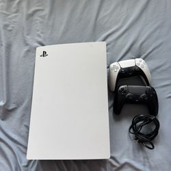PlayStation 5, Two Controllers Included 