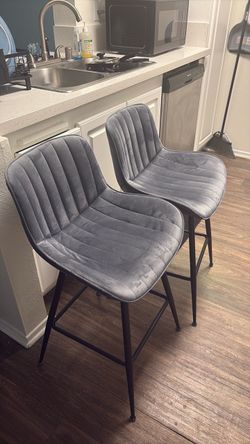 Set of 2 Gray Velvet Bar Stools