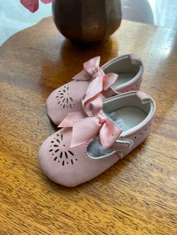 Pink baby shoes 3-6 month
