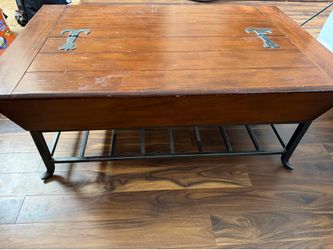 Coffee table & 2 matching end tables