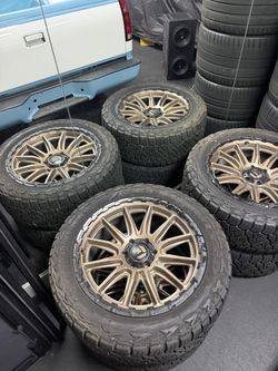 22” FUEL WHEELS & NITTO RECON GRAPPLER A/T