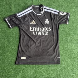 Black Real Madrid  Jersey  Size S Name Vini 7