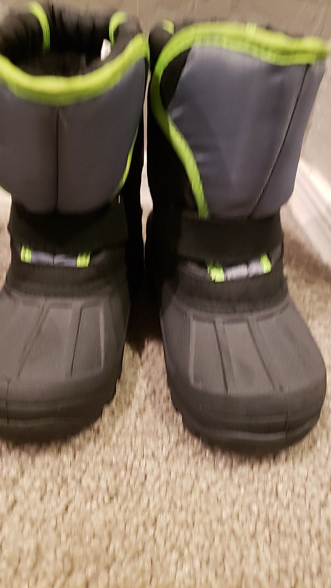 Snow boots for kids. Size 9